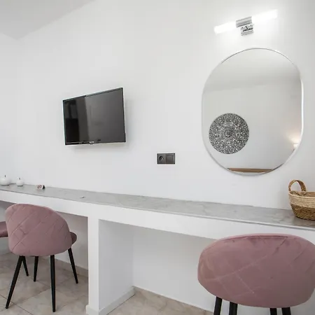 Lisabeth 3* ファリラキ