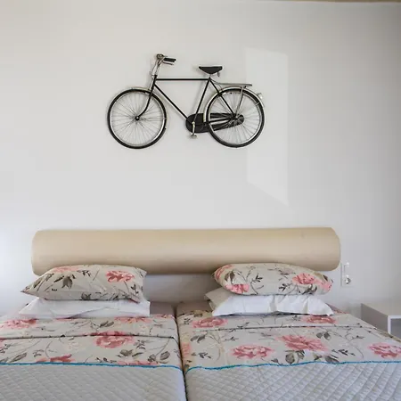 Lisabeth ホテル ファリラキ